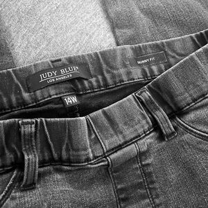 Distressed black Judy Blue jeans size 14W Stretch skinny jeans